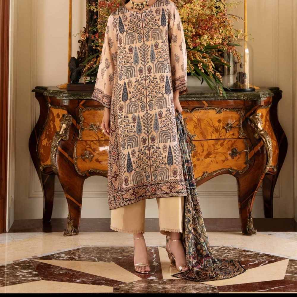 Elegant Beige and Blue Women's Kurta Set